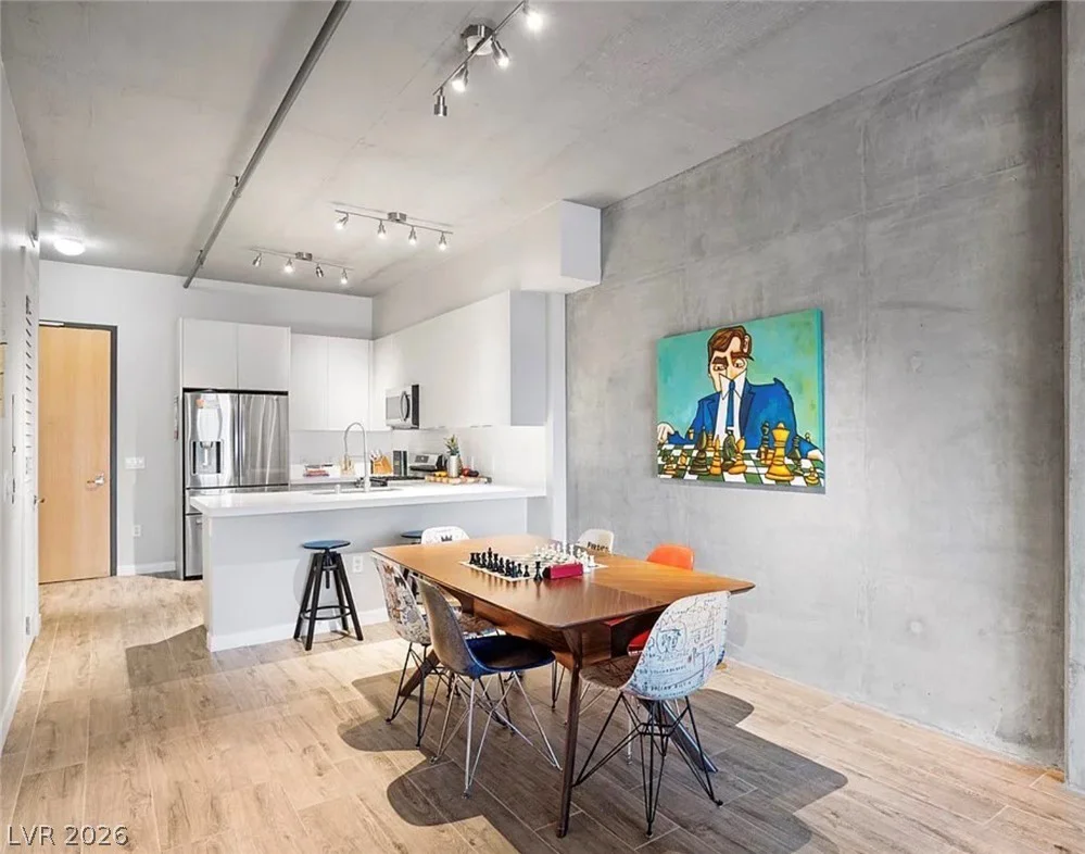353 Bonneville, Las Vegas, NV 89101