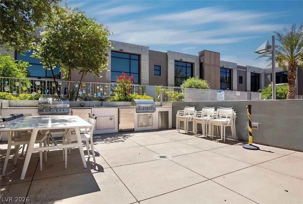 353 Bonneville, Las Vegas, NV 89101