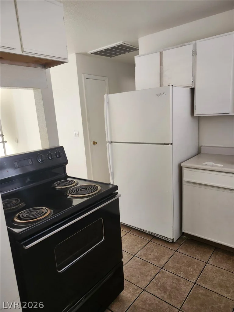 1670 Lamont, Las Vegas, NV 89115