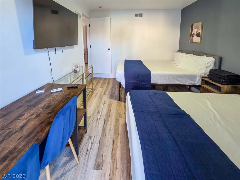 2013 Howard, Las Vegas, NV 89104