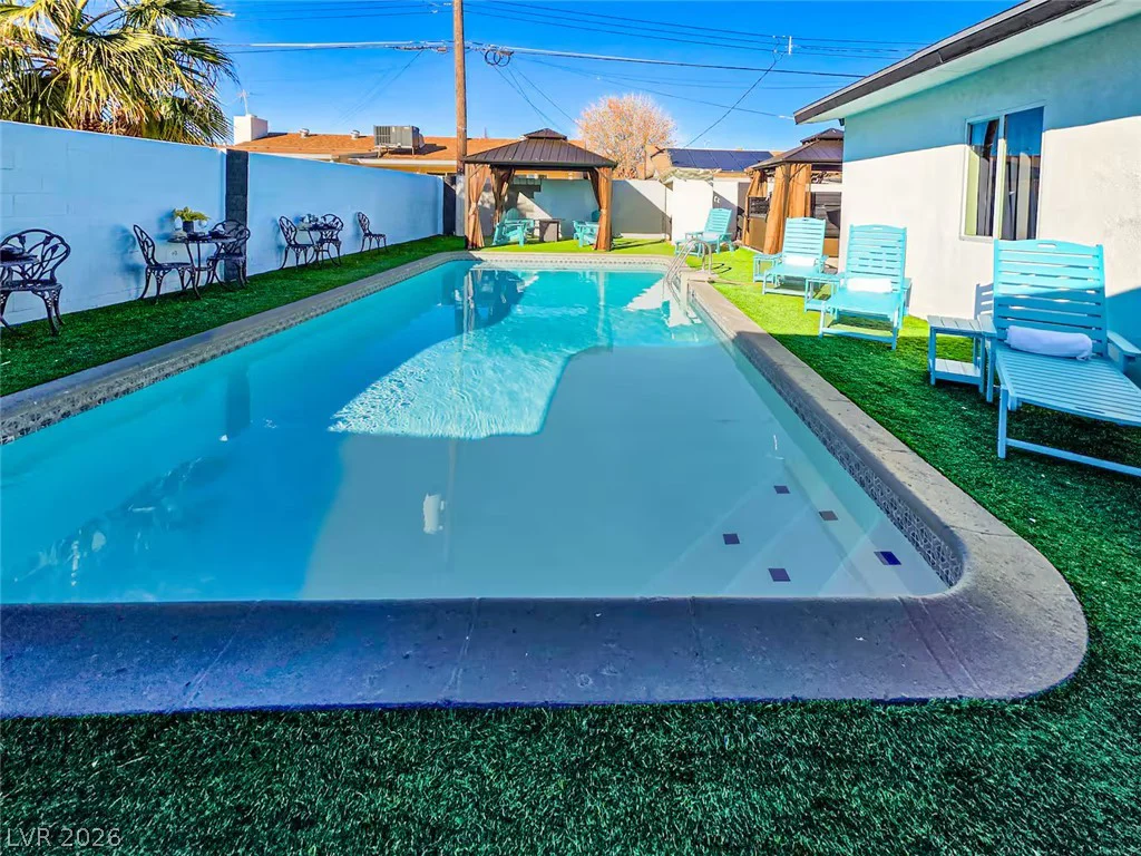 2013 Howard, Las Vegas, NV 89104