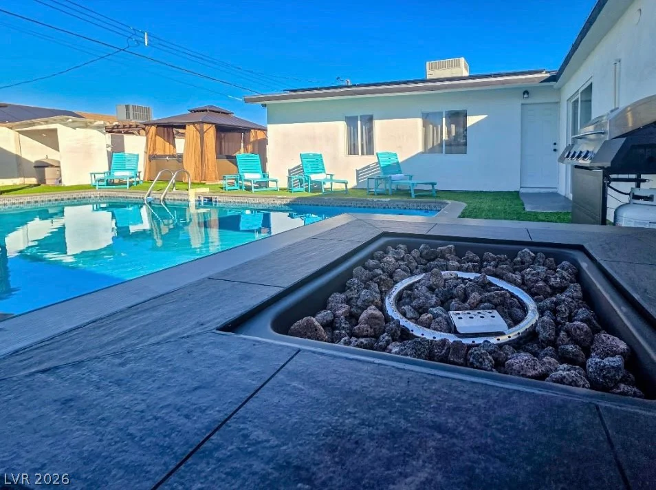 2013 Howard, Las Vegas, NV 89104