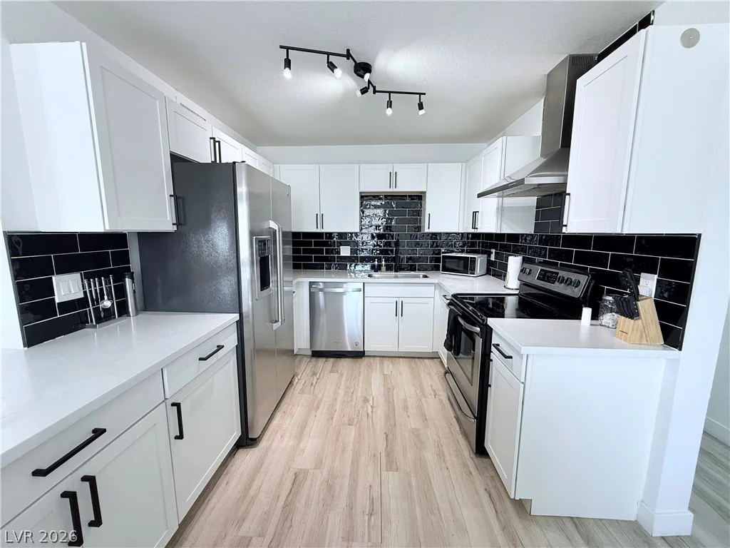 2013 Howard, Las Vegas, NV 89104