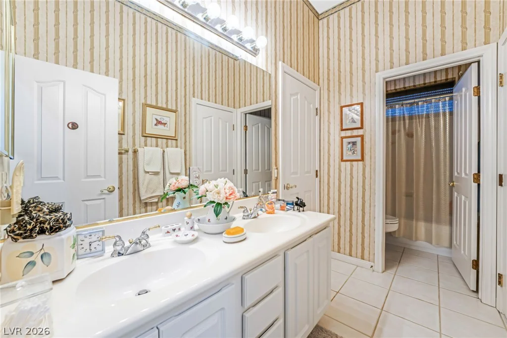 7004 Oakleigh, Las Vegas, NV 89110
