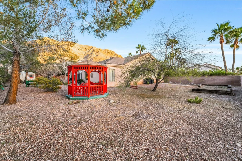 7004 Oakleigh, Las Vegas, NV 89110