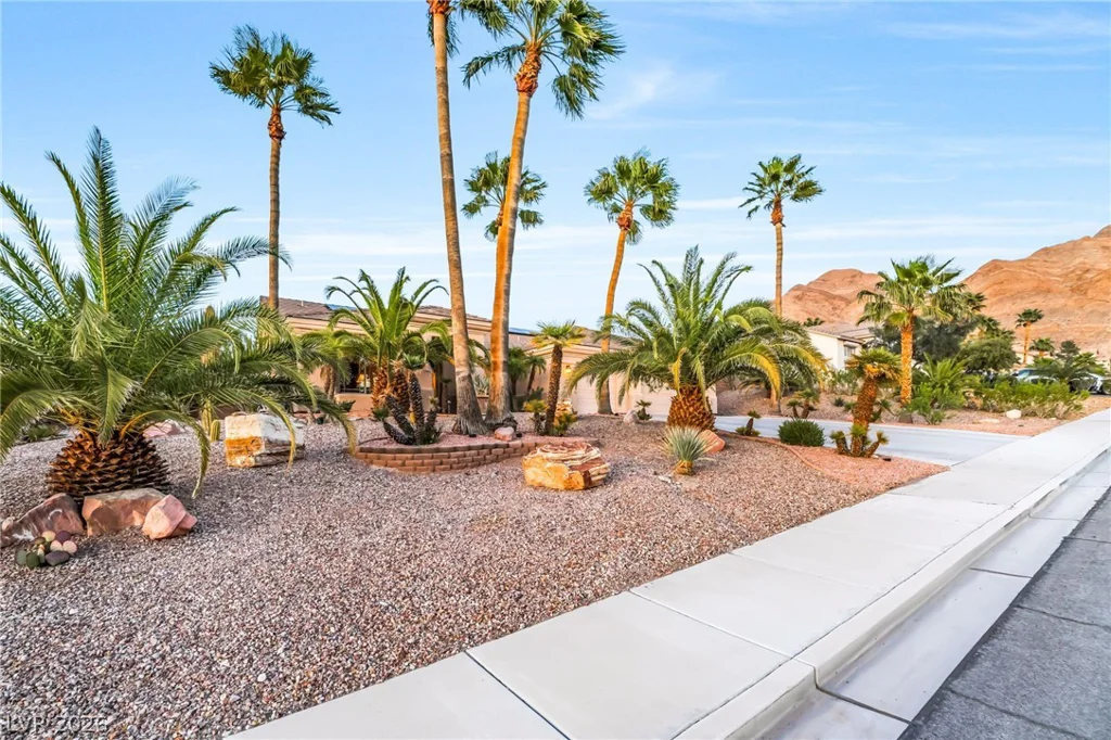 7004 Oakleigh, Las Vegas, NV 89110