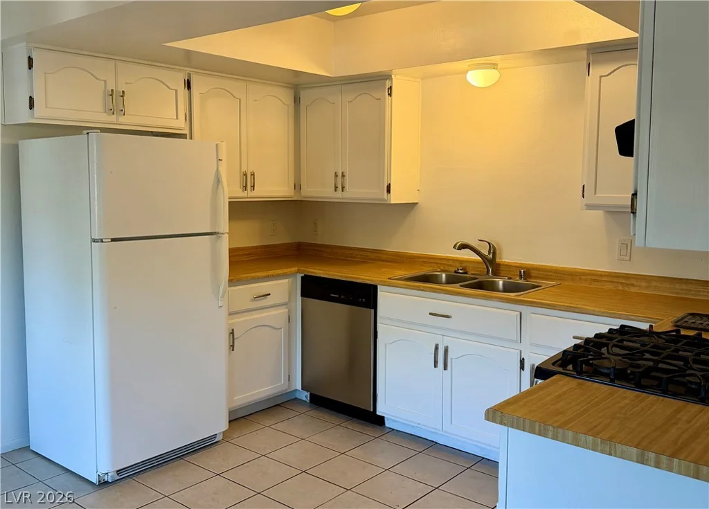 6669 Tropicana, Las Vegas, NV 89103