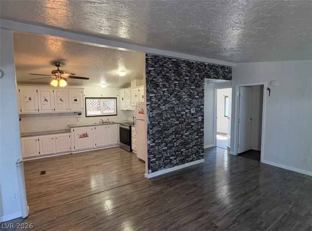 250 Bonnie Claire, Pahrump, NV 89048