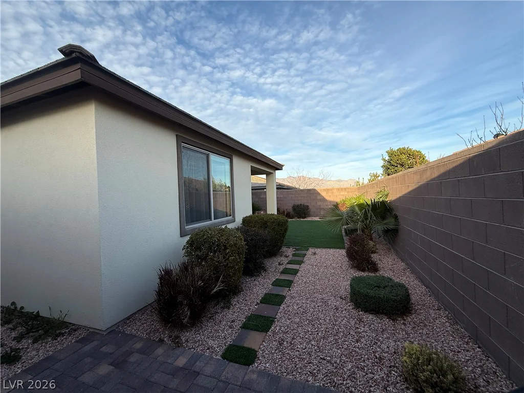 9585 Sard, Las Vegas, NV 89143