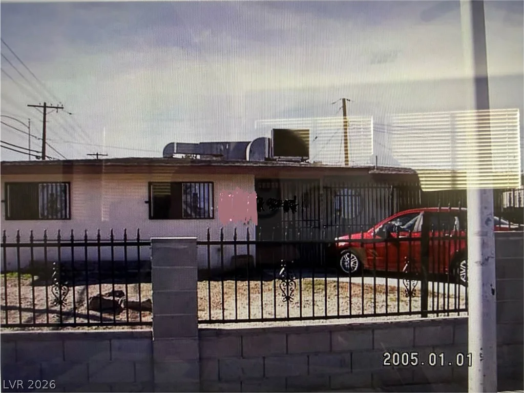 901 Artesia, Las Vegas, NV 89108