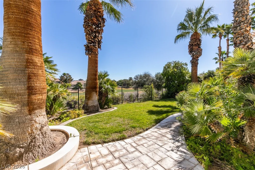 2016 Bay Hill, Las Vegas, NV 89117
