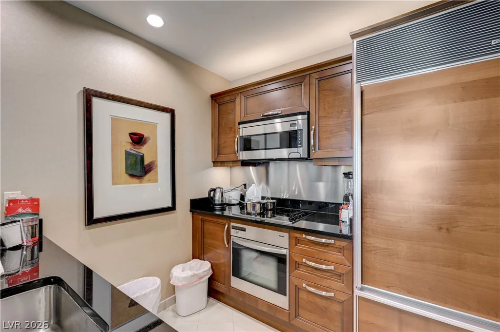 135 HARMON, Las Vegas, NV 89109