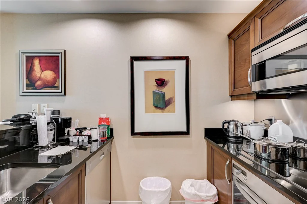 135 HARMON, Las Vegas, NV 89109