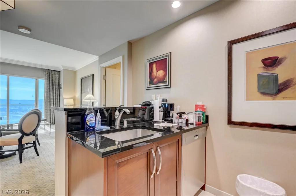 135 HARMON, Las Vegas, NV 89109