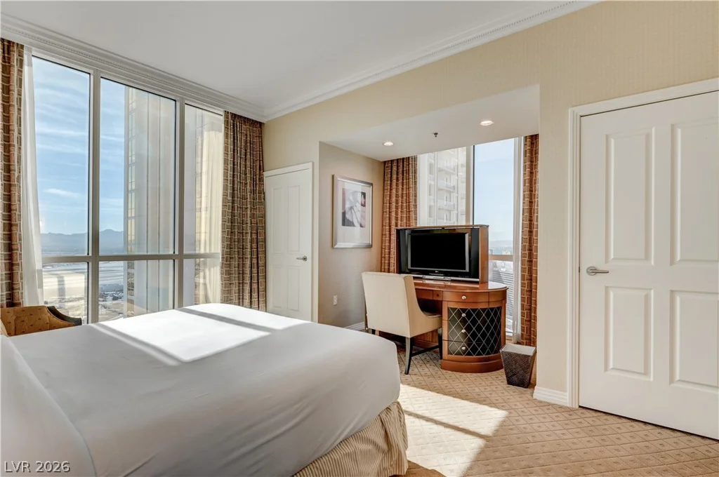 135 HARMON, Las Vegas, NV 89109