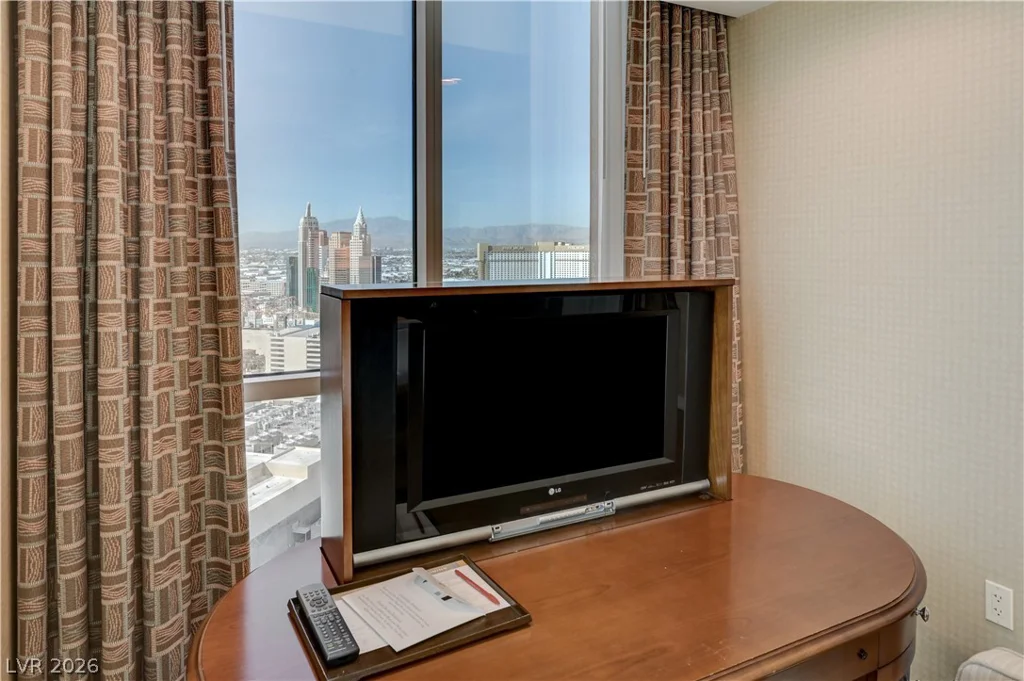 135 HARMON, Las Vegas, NV 89109