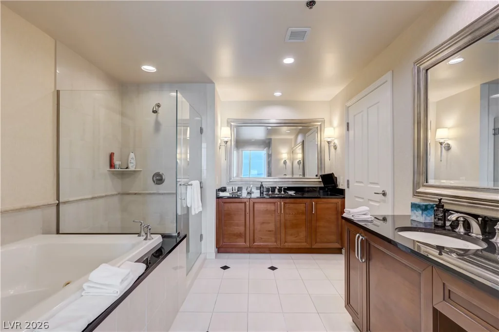 135 HARMON, Las Vegas, NV 89109