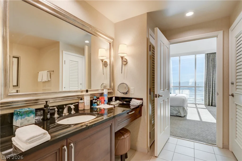 135 HARMON, Las Vegas, NV 89109