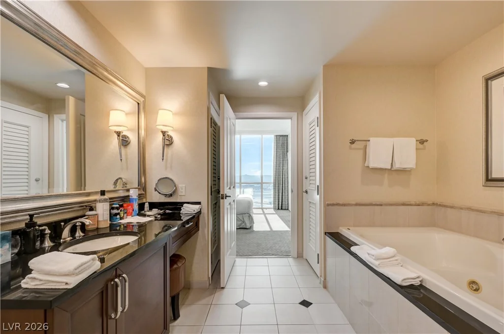 135 HARMON, Las Vegas, NV 89109