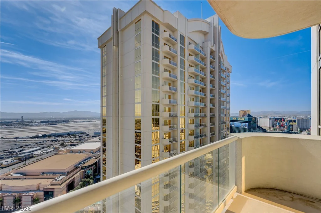 135 HARMON, Las Vegas, NV 89109