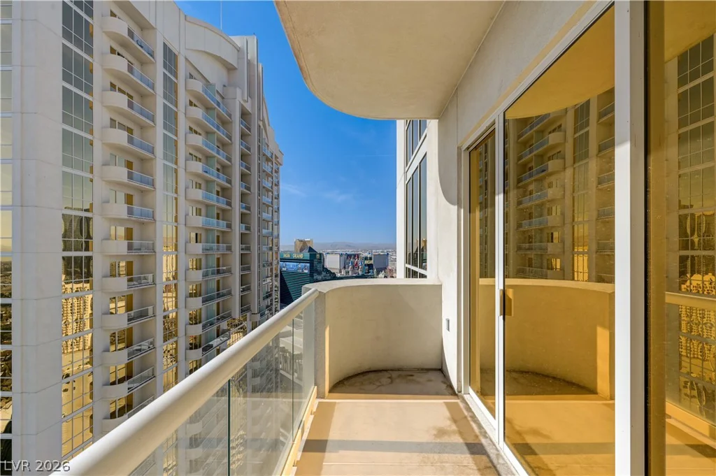 135 HARMON, Las Vegas, NV 89109