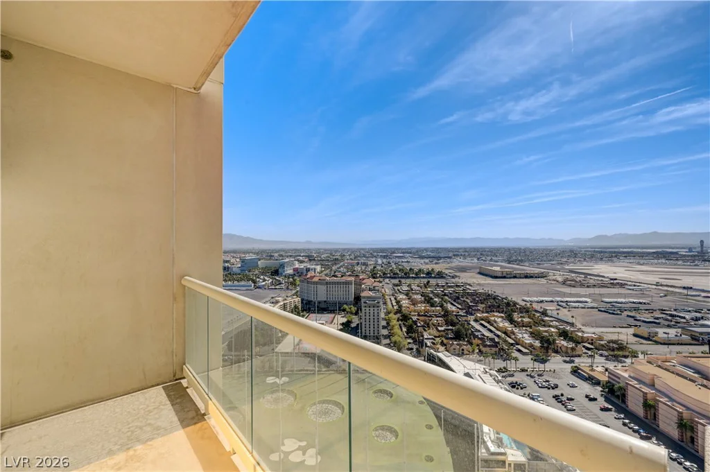 135 HARMON, Las Vegas, NV 89109