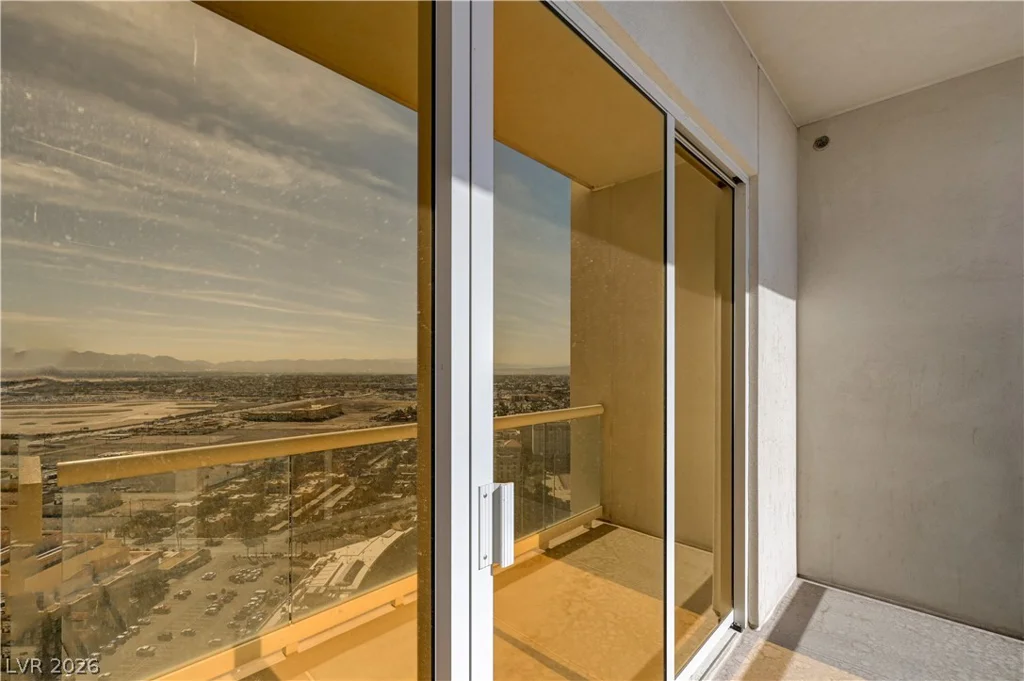 135 HARMON, Las Vegas, NV 89109