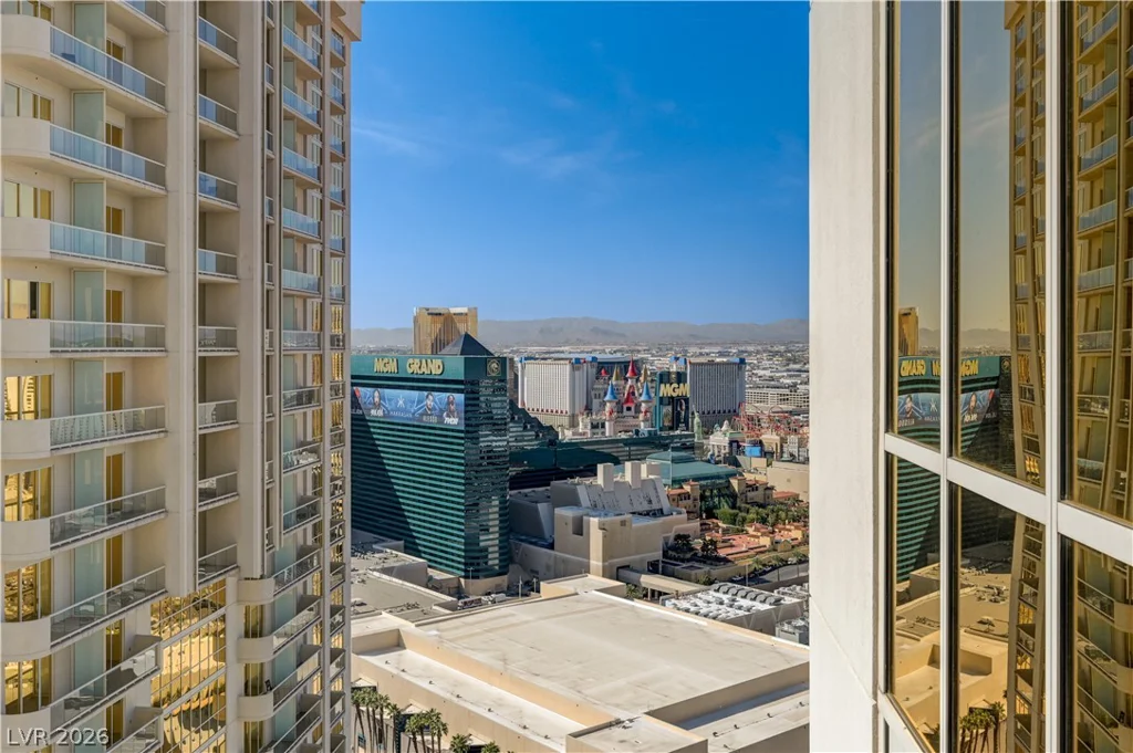 135 HARMON, Las Vegas, NV 89109