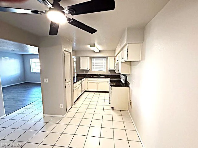 2725 Nellis, Las Vegas, NV 89121
