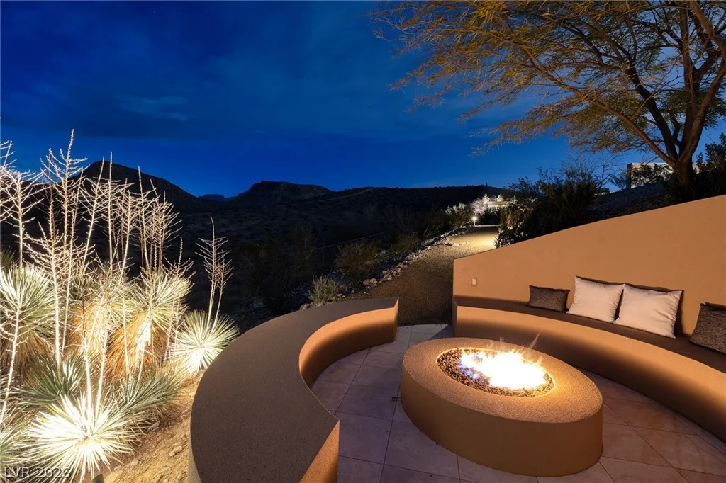 36 Quiet Moon, Las Vegas, NV 89135