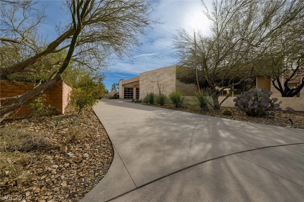 36 Quiet Moon, Las Vegas, NV 89135
