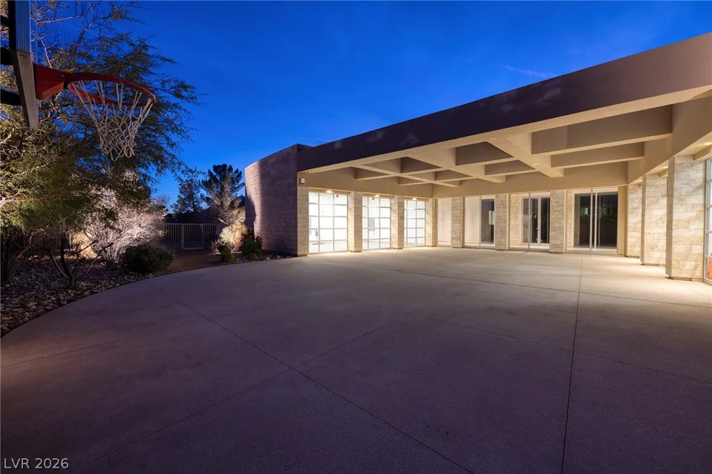 36 Quiet Moon, Las Vegas, NV 89135