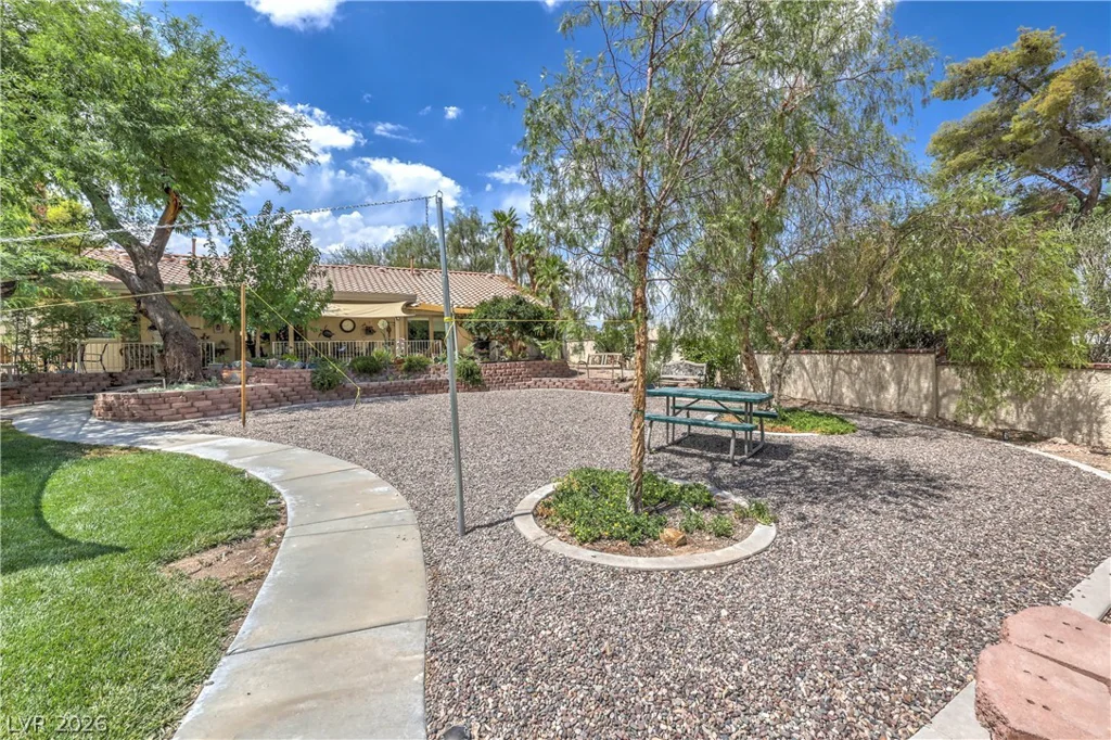 8020 La Cienega, Las Vegas, NV 89123