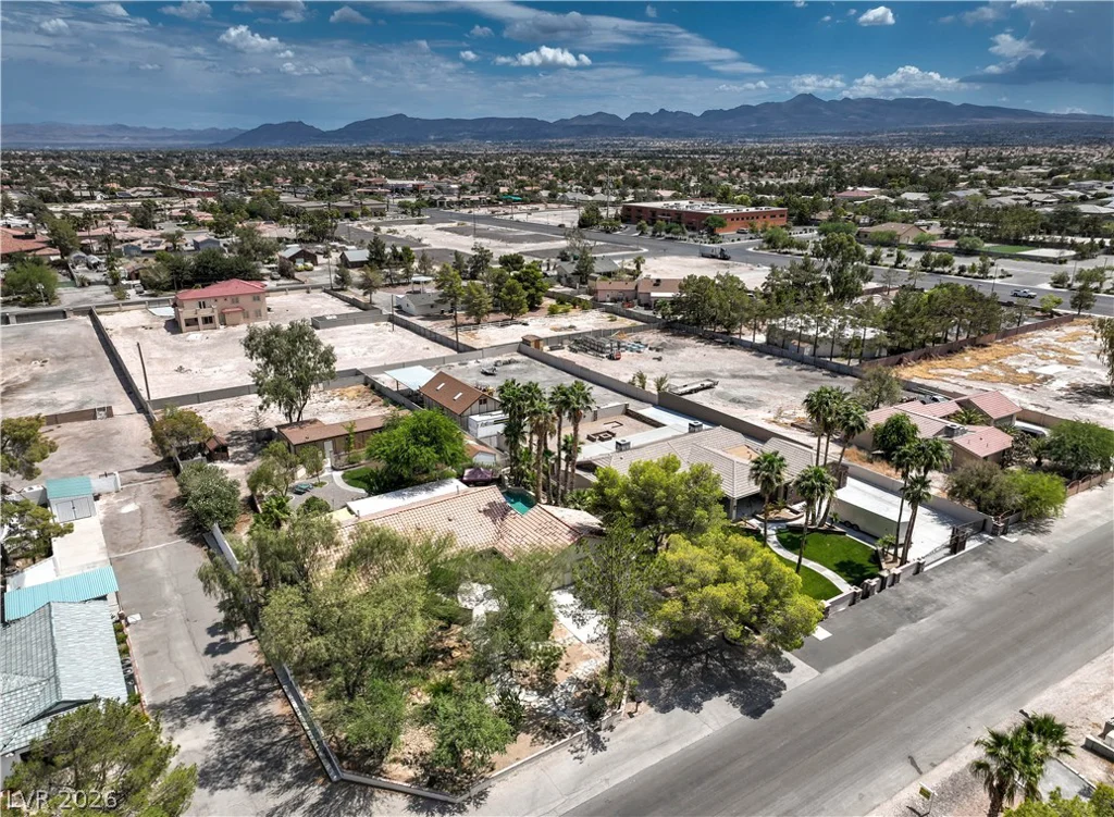 8020 La Cienega, Las Vegas, NV 89123