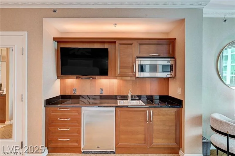 135 Harmon, Las Vegas, NV 89109