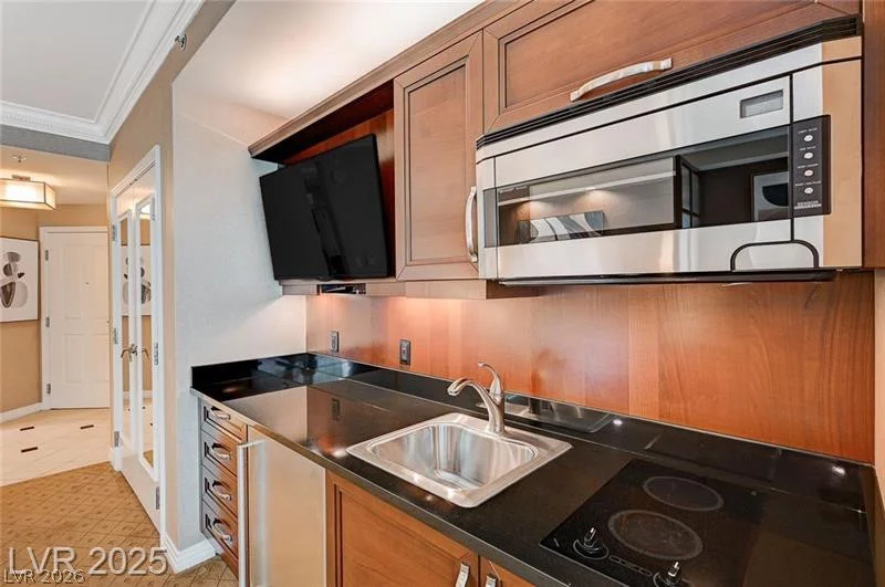 135 Harmon, Las Vegas, NV 89109