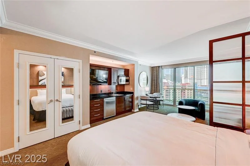 135 Harmon, Las Vegas, NV 89109
