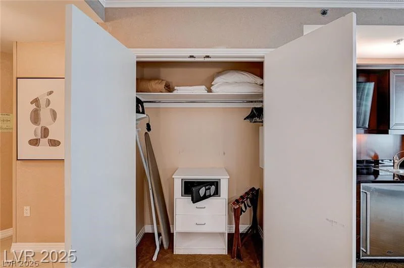 135 Harmon, Las Vegas, NV 89109