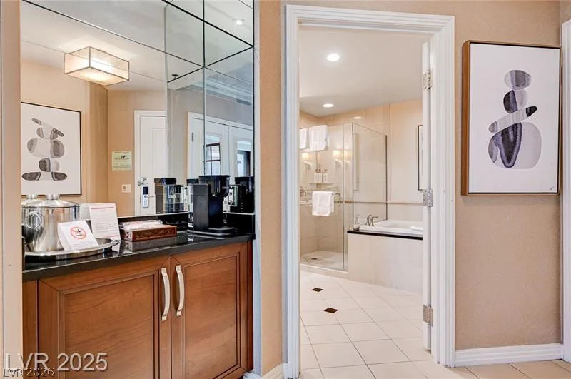 135 Harmon, Las Vegas, NV 89109