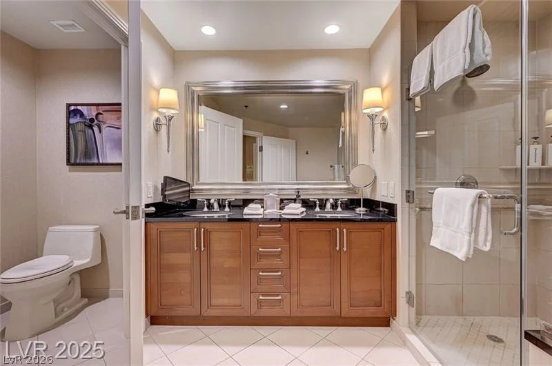 135 Harmon, Las Vegas, NV 89109