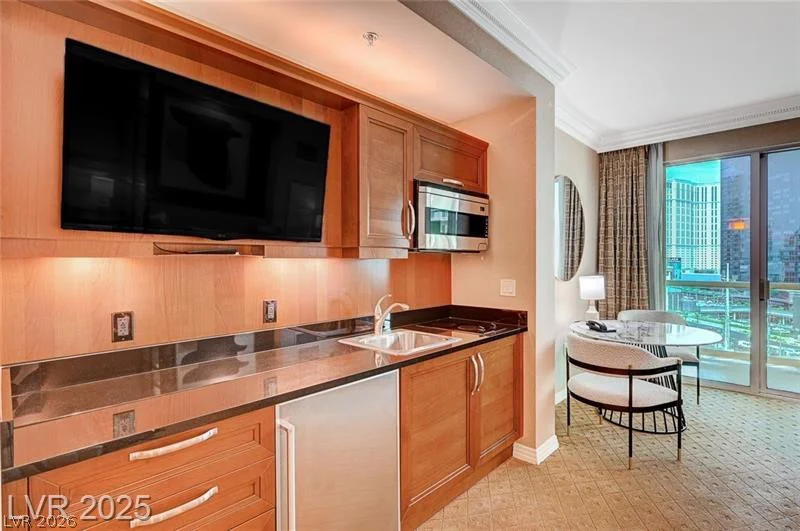135 Harmon, Las Vegas, NV 89109