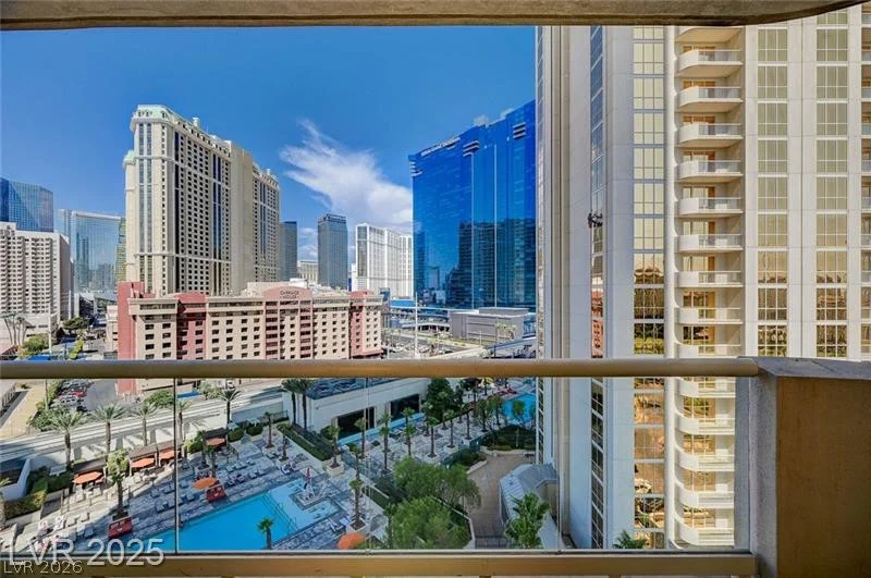 135 Harmon, Las Vegas, NV 89109