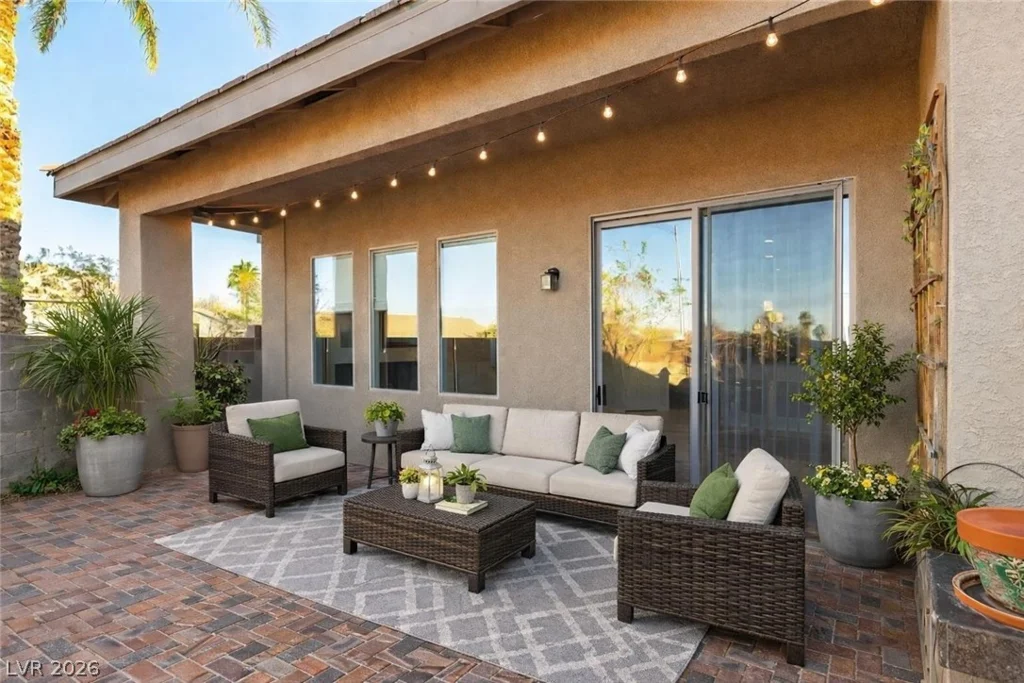 252 Spring River, Las Vegas, NV 89123