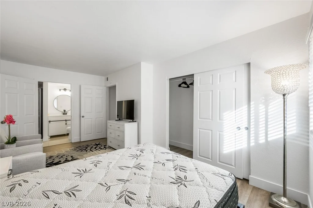 5404 River Glen, Las Vegas, NV 89103