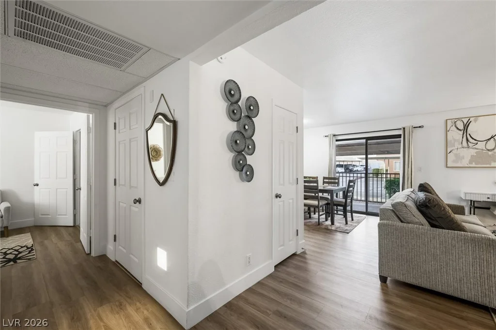 5404 River Glen, Las Vegas, NV 89103