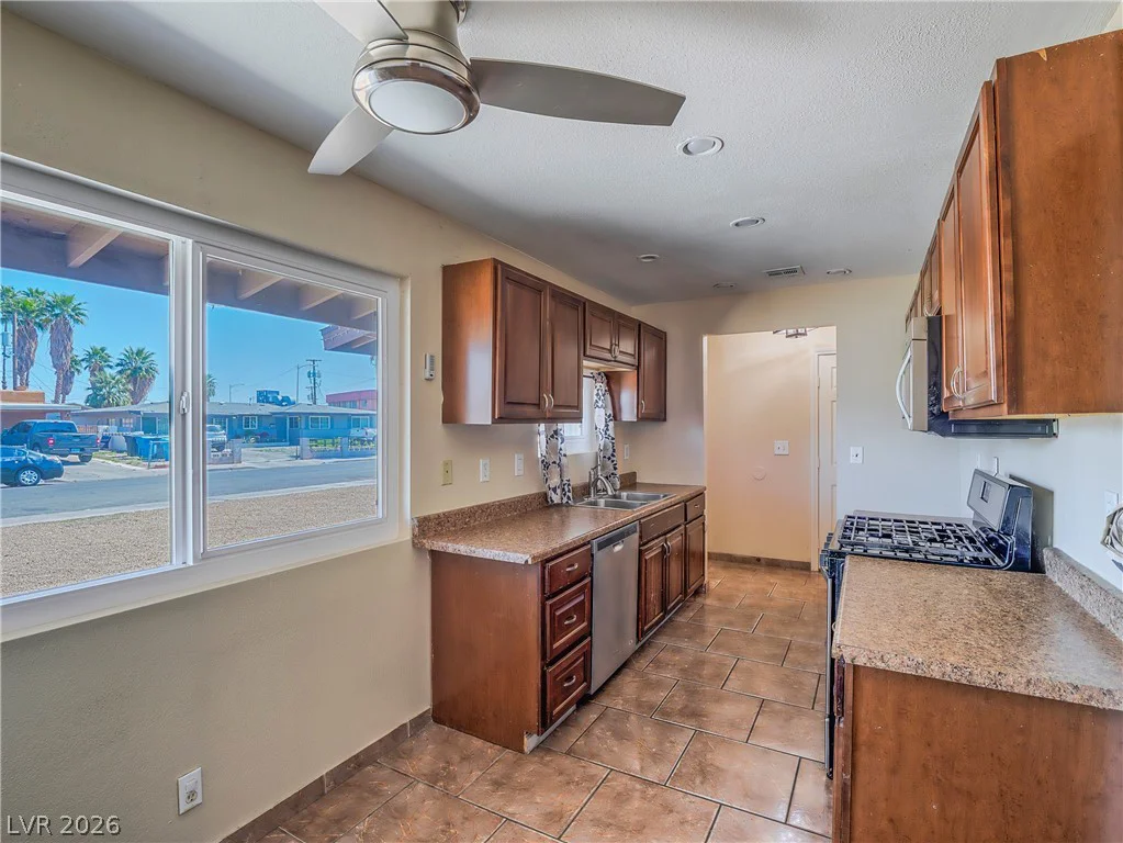 1103 Arrowhead, Las Vegas, NV 89106