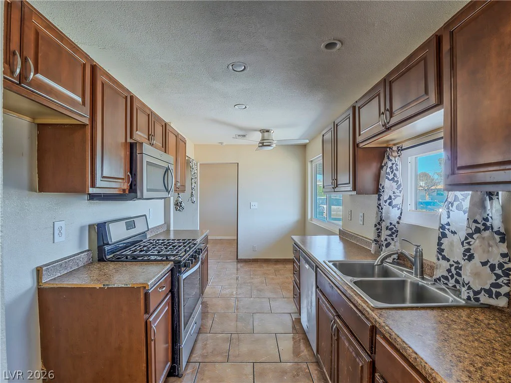 1103 Arrowhead, Las Vegas, NV 89106