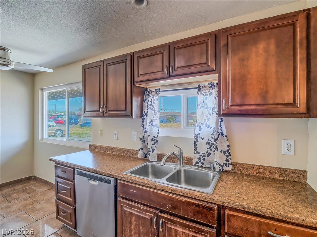 1103 Arrowhead, Las Vegas, NV 89106