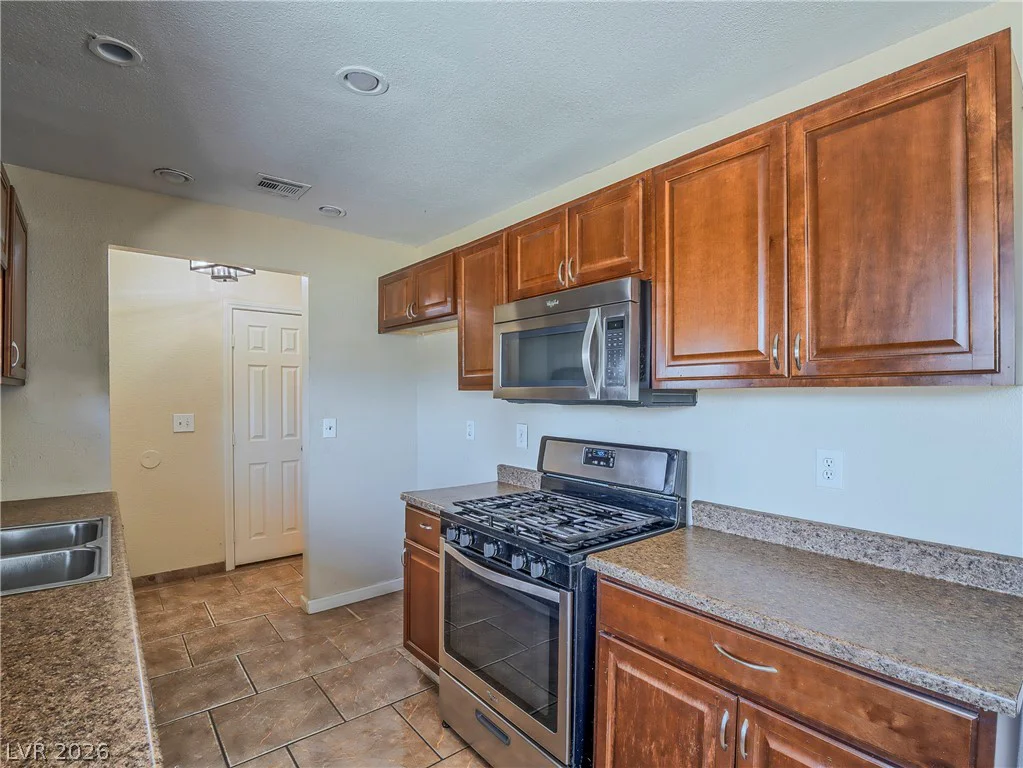 1103 Arrowhead, Las Vegas, NV 89106