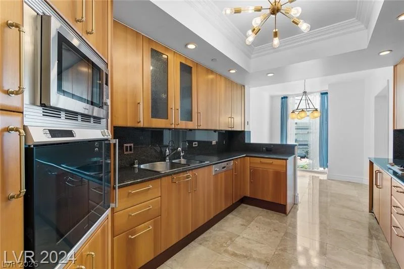 2857 Paradise, Las Vegas, NV 89109